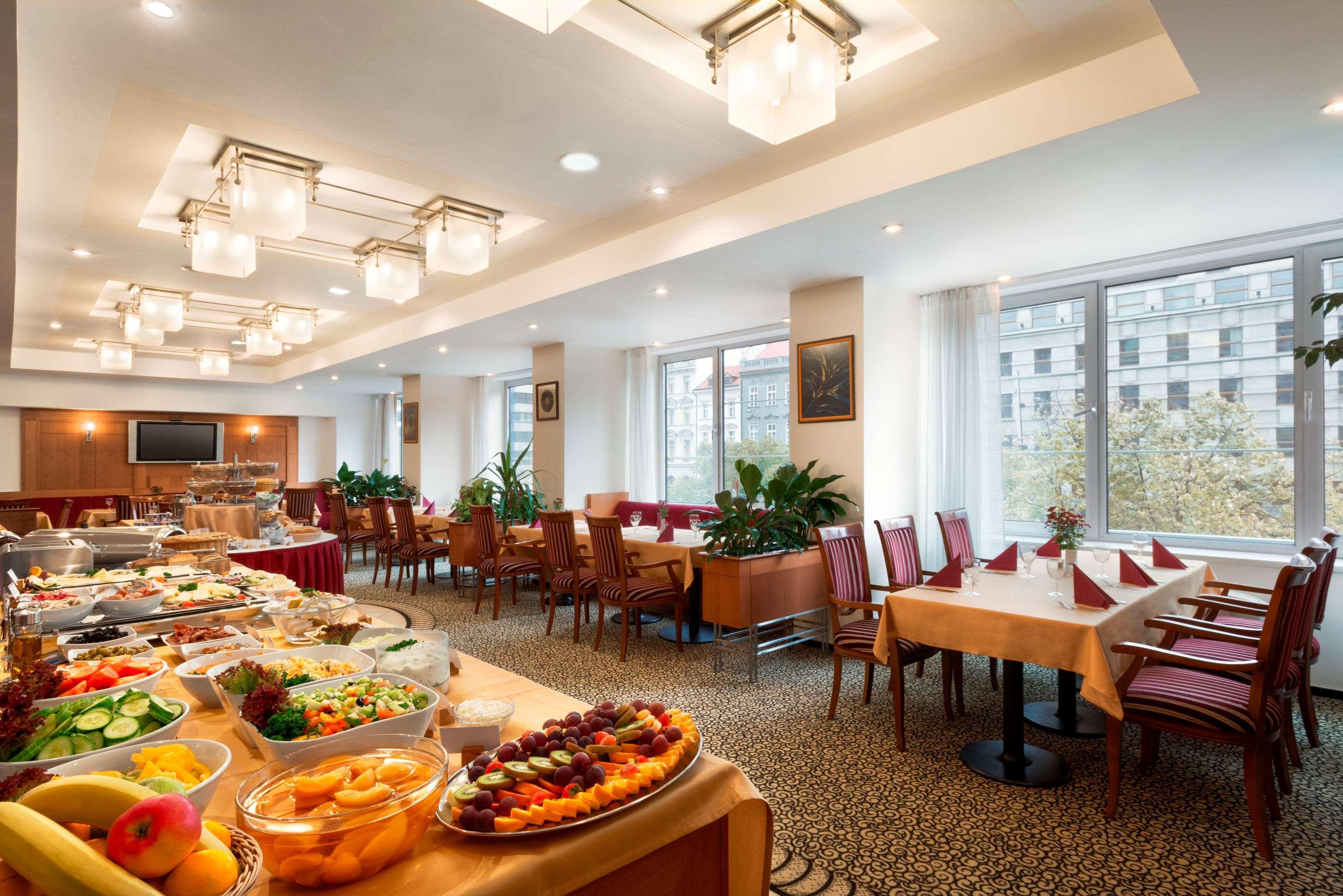 Ramada Prague City Centre Esterno foto