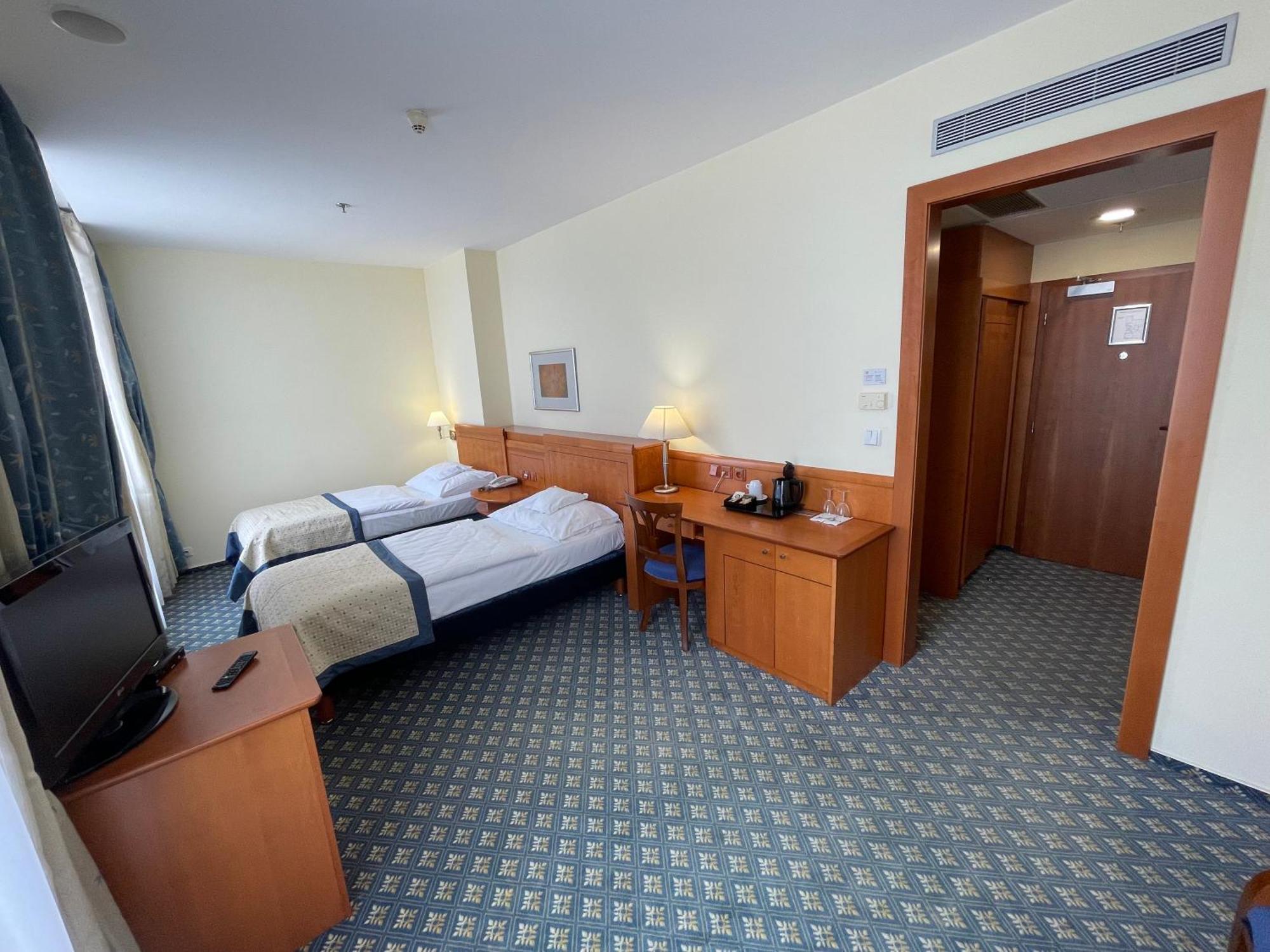 Ramada Prague City Centre Esterno foto