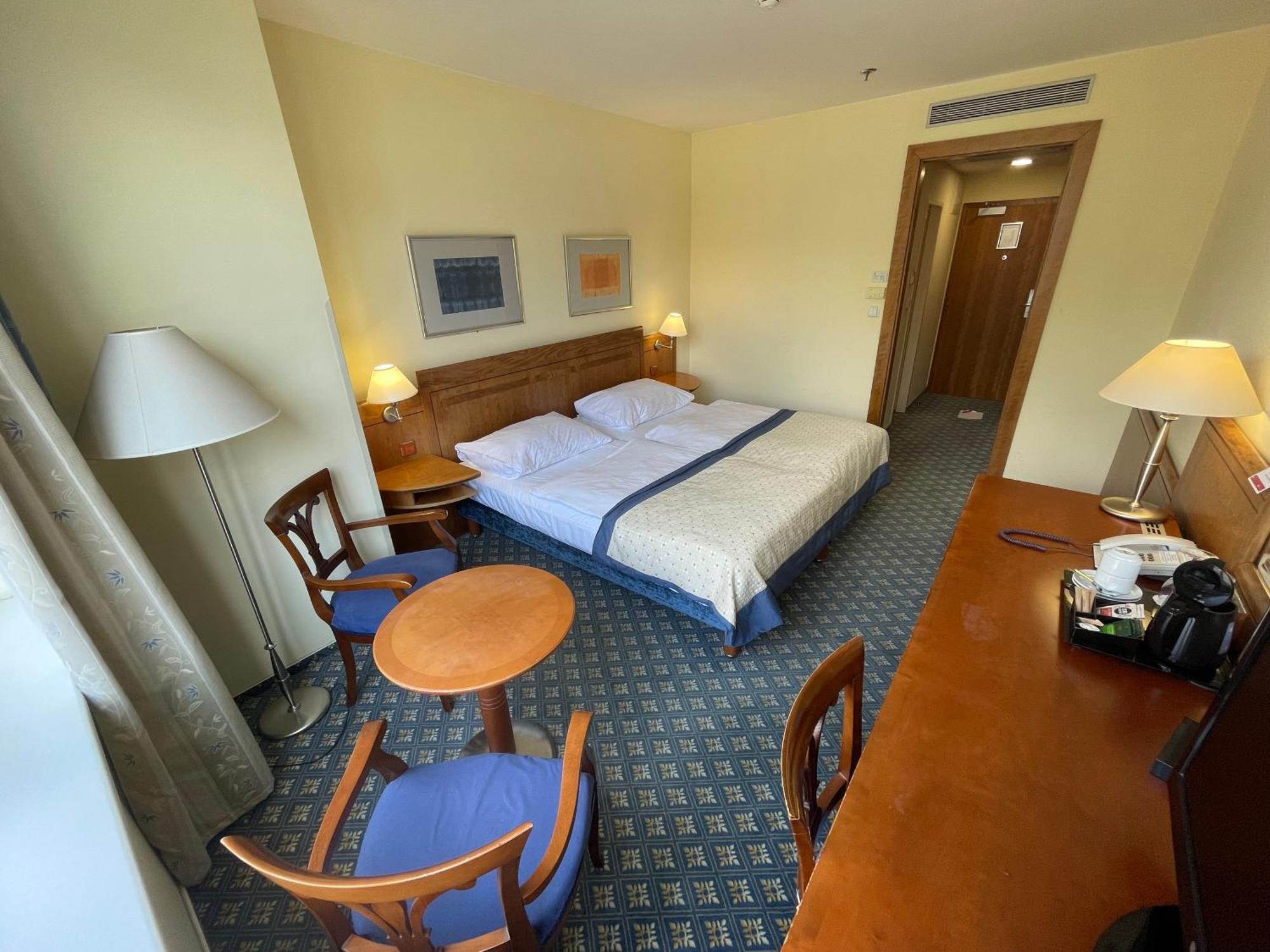 Ramada Prague City Centre Esterno foto